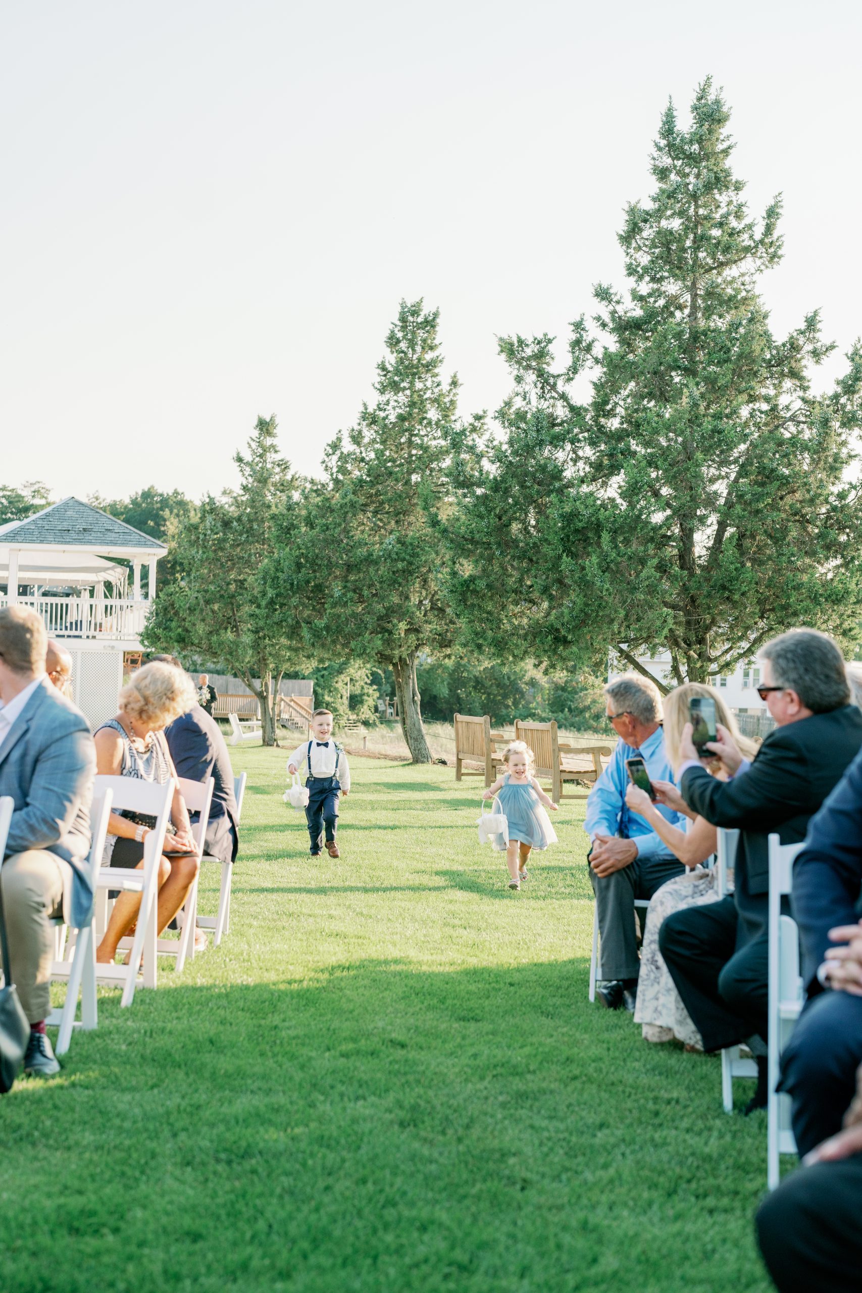 Elegant wedding dinner arranged at Amarante’s Sea Cliff in New Haven, Connecticut